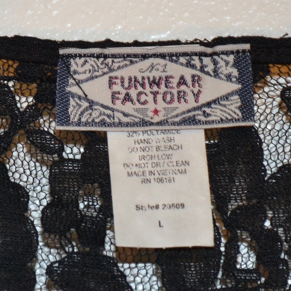 FUNWEAR FACTORY VINTAGE LACE TOP - Picture 3 of 4